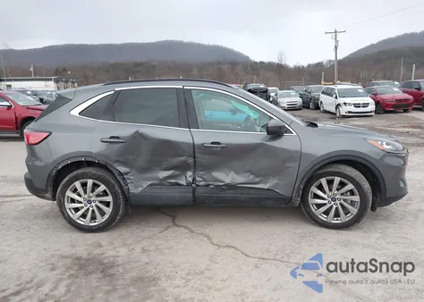 2022 Ford Escape Titanium из США, поврежденный, VIN 1FMCU9J95NUB30581